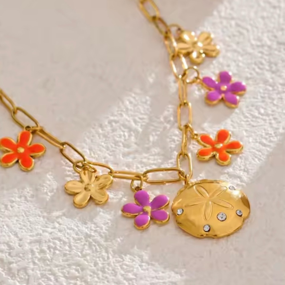 ◾️18K Gold Plated Flower Enamel Charm Necklace